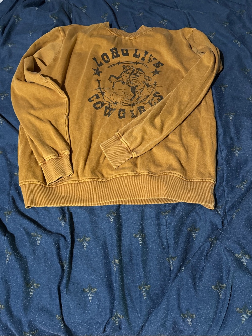 Hrt& Luv NWOT women’s Long Live Cowgirls Mustard Crewneck Sweatshirt